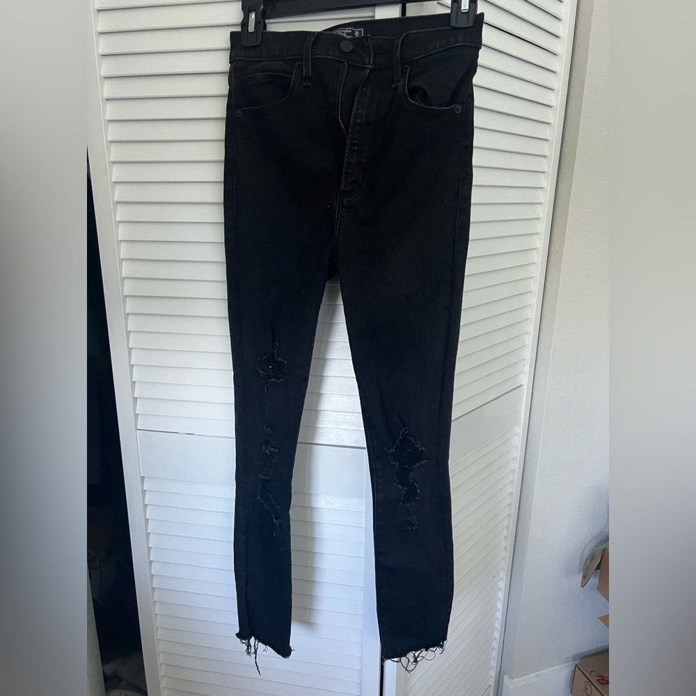 Abercrombie - Ultra High Rise Super Skinny Ankle Jean in Washed Black - size 25